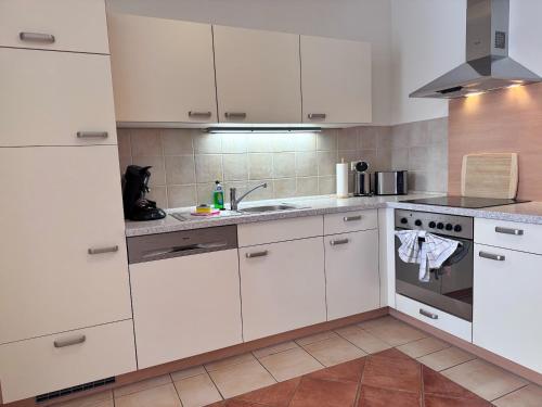 virtuve, Gemütliche Ferienwohnung mit 2 Schlafzimmern am Prosnitzer Wald (Gemutliche Ferienwohnung mit 2 Schlafzimmern am Prosnitzer Wald) in Gustow