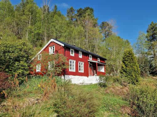 Фасада на хотела, Gammalt Fiskarhus Av Mjosundet I Aure in Mjosundet
