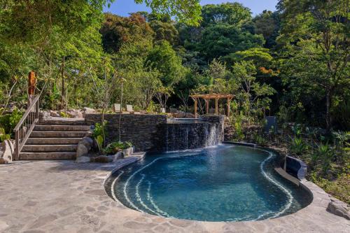 Senda Monteverde Hotel – khách sạn tại Santa Elena