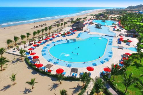 Exterior view of Royal Decameron Punta Sal