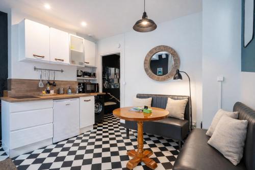 Le Wagon Secret - Coeur De Ville - Ecran Geant - 2 Pers - Ibis Pau Centre