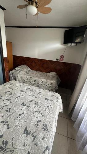 1 queen bed, 1 twin bed