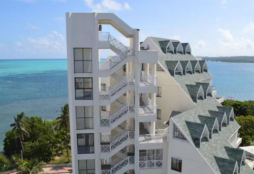 Deluxe Apts pasos de la playa