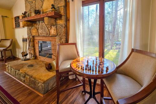 Gatlinburg Group Getaway with Hot Tub and Porch! in Gatlinburg, USA