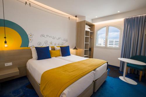 room detail thumbnail 1
