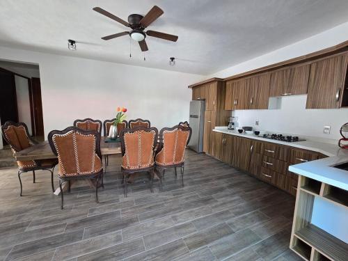 Casa con alberca cerca de cajititlan in La Calera