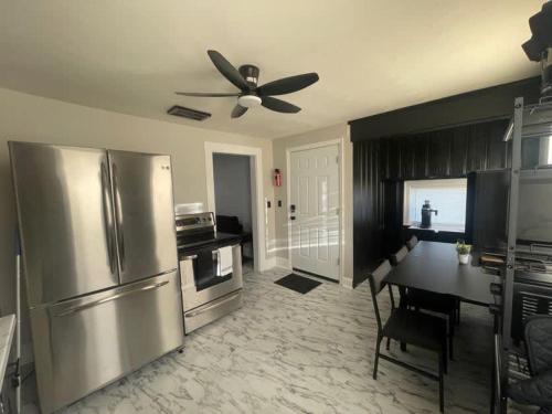 3 BR Apartment Near Wesleyan 201