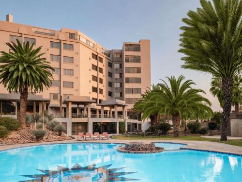 Pub/Ruang Rehat, Movenpick Hotel Windhoek in Windhoek