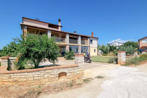 Apartments with parking space Buzinija, Novigrad - 25297