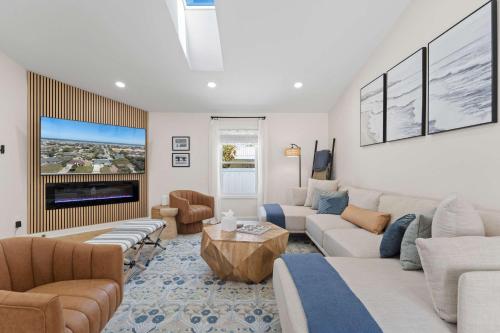 Sparking Pool Steps to Beach Game Room TVs BBQ in Butler Beach