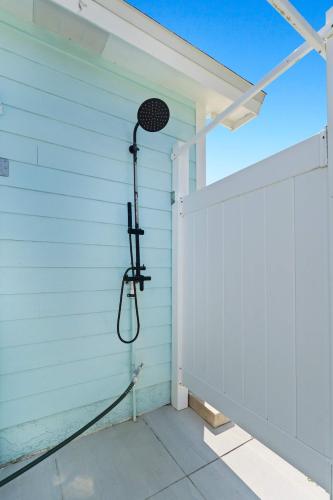 Sparking Pool Steps to Beach Game Room TVs BBQ in Butler Beach