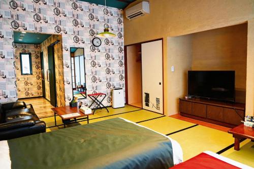 room detail thumbnail 1