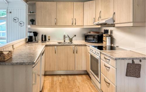 Konyha, Awesome Home In Glesborg With Sauna in Glesborg