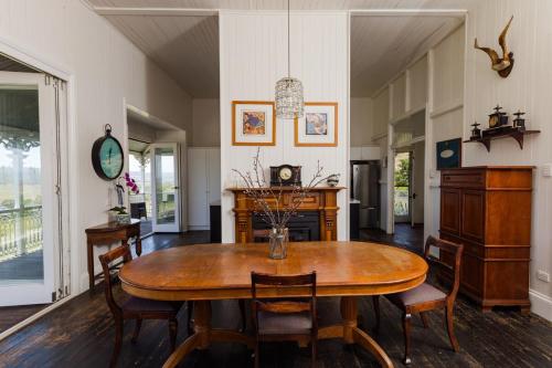 Grand Country Homestead in Cambooya