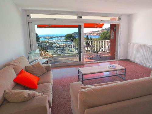 Amplio apartamento de 4 habitaciones en primera línea para 6 personas en Sant Feliu de Guíxols, con Wi-Fi - ES-298-50