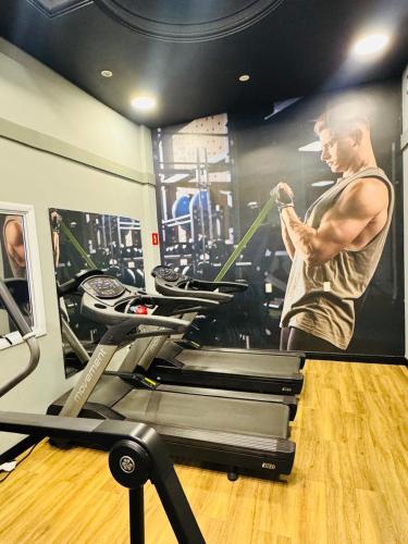 room detail thumbnail 2