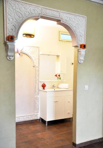 Riad Hamdani - Tap to explore photos