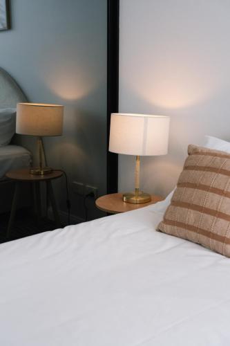 Ocean Luxe Retreat 2B2Bath with Sofa Bed Free Parking - Tap to explore photos