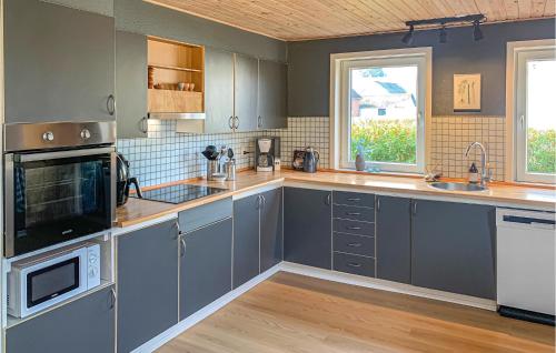 virtuve, Awesome Home In Havndal With Wifi in Udbyhoj
