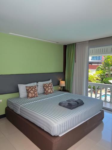 Double room, deluxe, pool view