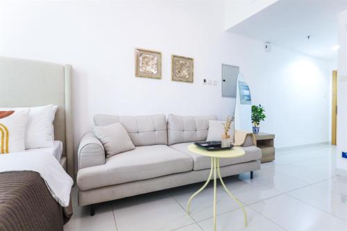 Elite LUX Holiday Homes - Chic Studio with City Views in Business Bay Dubai - image 4