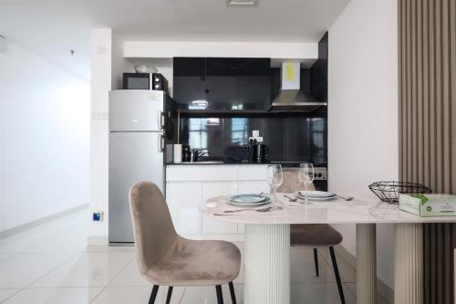 Elite LUX Holiday Homes - Chic Studio with City Views in Business Bay Dubai - image 7
