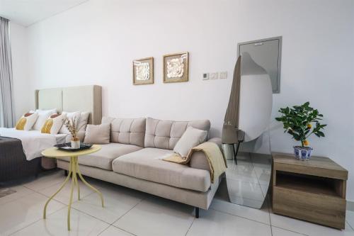 Elite LUX Holiday Homes - Chic Studio with City Views in Business Bay Dubai - image 12