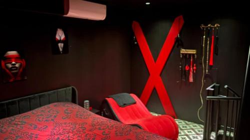 L'instant Désir love room jacuzzi gîte à louer Égrefin