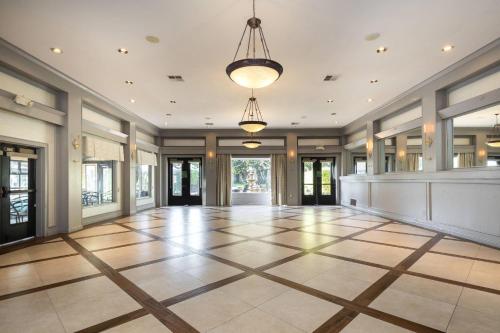 חדרי ישיבות / אולמי אירועים, Inn Marin and Suites, an Ascend Collection Hotel in נובאטו(סי אי)