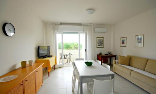 Bright apartment with sea view