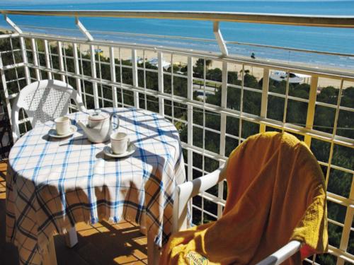 Seafront flat with amazing view