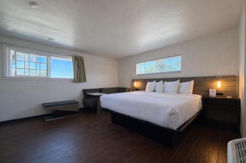 Motel 6 - Downtown Monterey - image 40