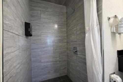 Motel 6 - Downtown Monterey - image 27