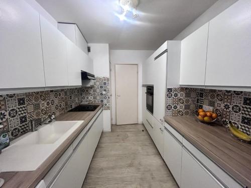 Residence Palm Beach - maeva Home - Appartement front de mer climatise 3 pieces 6 personnes - Exclus in 勒庫爾薛