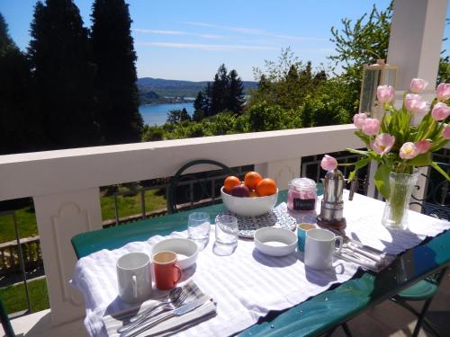 Toit ja joogid, White Lilac Romantic B&B - Adults only in Arona