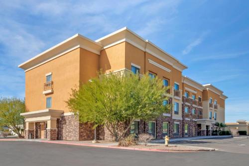 Comfort Suites Blythe - image 12