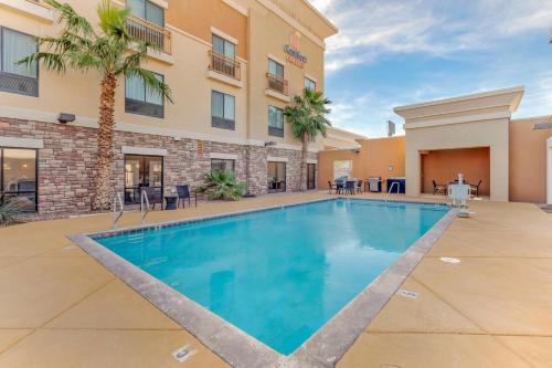 Comfort Suites Blythe - image 6