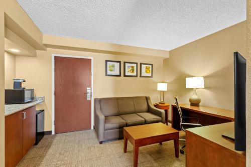 Comfort Inn & Suites Lakeland North I-4 - image 43