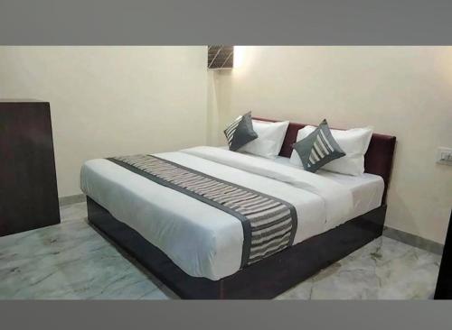 Guestroom, HoTEL DARBAR PALACE in Dewas