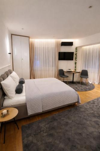 Deluxe Apartments CBA