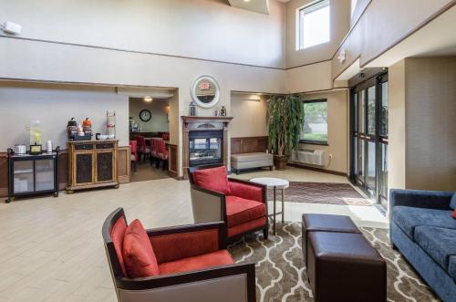 Comfort Inn & Suites West Springfield - image 37