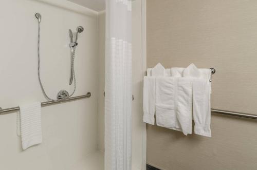 Comfort Inn & Suites West Springfield - image 36
