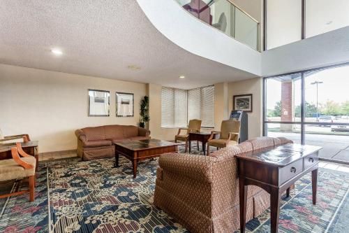 大堂, 克利夫蘭機場康福特酒店 (Comfort Inn Cleveland Airport) in 米德爾堡海茨