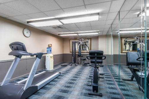 Comfort Inn Cleveland Airport - image 36