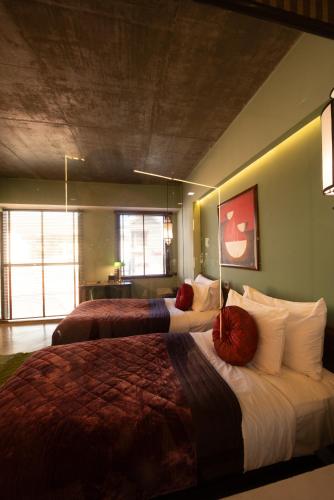 room detail thumbnail 1