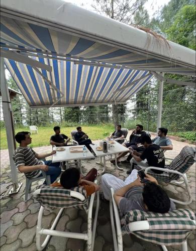 Jardí, Changla Gali Cottage - Secluded Stay in Ayubia