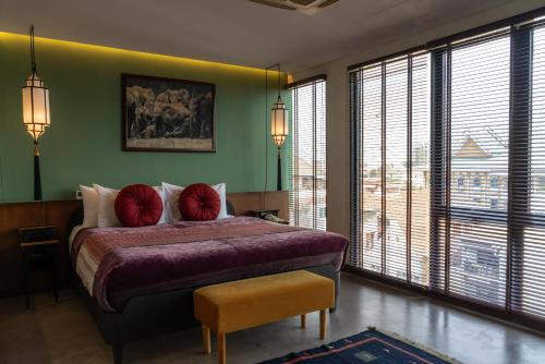 room detail thumbnail 0