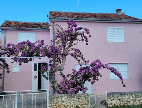 Holiday Home Roza – khách sạn tại Mirca