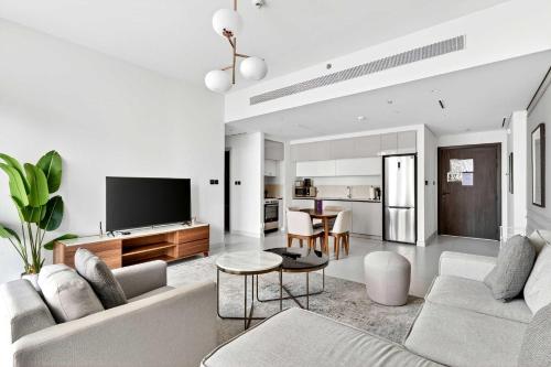 Silkhaus Vacation Homes Tower with Private Beach and Skyline Views, Дубай
