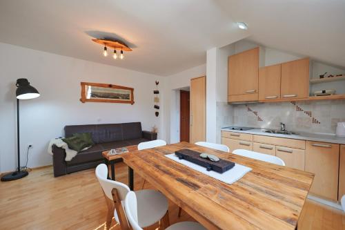 Guesthouse S in Луце